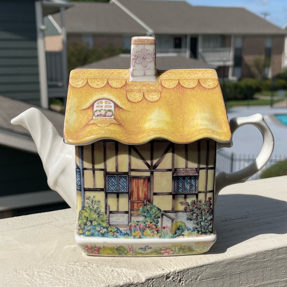 Anne Hathaway James Sadler Teapot